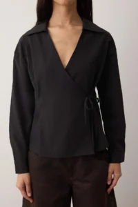TRENDYOLMİLLA Black Double breasted Kapama Binding Detailed Regular Pattern Weaving Shirt - Image 3