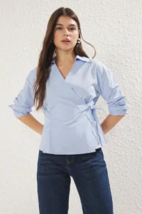 TRENDYOLMİLLA Mavi Double breasted Kapama Binding Detailed Regular Normal Pattern Weaving Shirt