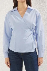 TRENDYOLMİLLA Mavi Double breasted Kapama Binding Detailed Regular Normal Pattern Weaving Shirt - Image 3