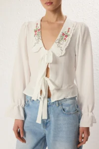 TRENDYOLMİLLA White Front Tied up Regular Pattern Weaving Shirt with Embroidery and Ruffle Detail on the Collar - Image 3
