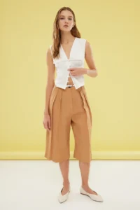 TRENDYOLMİLLA White Fitted Baby Collar Crop Weaving Shirt - Image 2