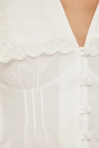TRENDYOLMİLLA White Fitted Baby Collar Crop Weaving Shirt - Image 4