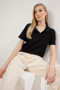 TRENDYOLMİLLA Black Polo Shirt Collar Regular/Standard Pattern Crepe Knitting Blouse
