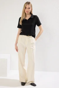 TRENDYOLMİLLA Black Polo Shirt Collar Regular/Standard Pattern Crepe Knitting Blouse - Image 2