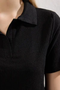 TRENDYOLMİLLA Black Polo Shirt Collar Regular/Standard Pattern Crepe Knitting Blouse - Image 3