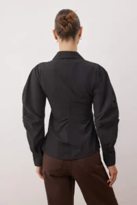 TRENDYOLMİLLA Black Balloon Sleeve Detailed Asymmetric Fitted Shirt - Image 4