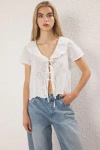 TRENDYOLMİLLA White White Embroidery Detailed tied up Shirt - Image 4