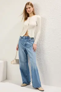 TRENDYOLMİLLA Ecru Mercerized Look Premium Yarn/Special Yarn Crop/Short Knitwear Cardigan - Image 2