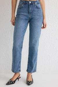TRENDYOLMİLLA Mavi High Waist Plain Kesim Middle Flexible Straight jeans - Image 3
