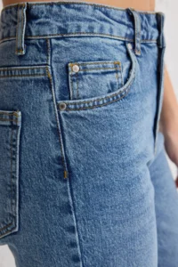 TRENDYOLMİLLA Mavi High Waist Plain Kesim Middle Flexible Straight jeans - Image 4