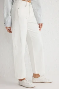 TRENDYOLMİLLA White Stitching Detailed High Waist barrel jeans - Image 3