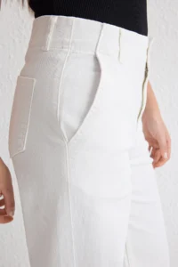 TRENDYOLMİLLA White Button Detailed High Waist comfort/Flexible Wide Leg Wide Leg jeans - Image 8