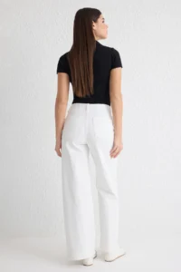 TRENDYOLMİLLA White Button Detailed High Waist comfort/Flexible Wide Leg Wide Leg jeans - Image 9