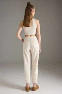 TRENDYOLMİLLA Beige Heart Embroidered High Waist Mom 100% Cotton Non-Stretch jeans - Image 4