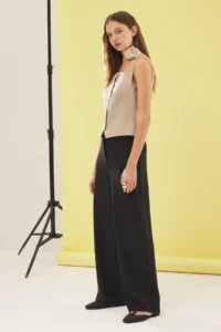 TRENDYOLMİLLA Black Low Waist Wide Leg/Wide Leg Weaving Pants - Image 4