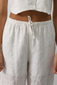 TRENDYOLMİLLA White Laced embroidery Straight/Plain Kesim Pants - Image 4