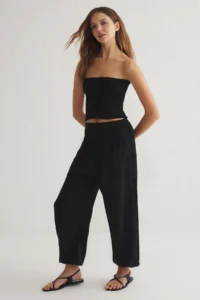 TRENDYOLMİLLA Black Legs Elastic Shalwar Form Weaving Pants - Image 2
