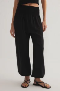 TRENDYOLMİLLA Black Legs Elastic Shalwar Form Weaving Pants - Image 4