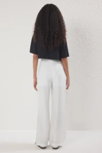 TRENDYOLMİLLA White textured Wide Leg/Wide Leg Thin Material Lined Pants - Image 4