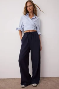 TRENDYOLMİLLA Navy Blue  linen look Wide Leg/Wide Leg Shorts Lined Elastic Waist Pants - Image 3