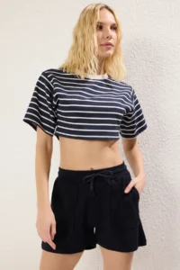 TRENDYOLMiLLA Navy Blue relaxed/Rahat Pattern Pocket Detail Flexible Knitting  Shorts & Bermuda - Image 2