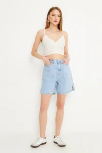 TRENDYOLMİLLA Light Blue Slit Detailed Regular Waist Denim Bermuda