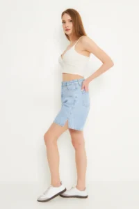 TRENDYOLMİLLA Light Blue Slit Detailed Regular Waist Denim Bermuda - Image 2