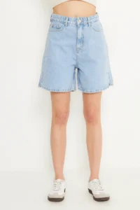 TRENDYOLMİLLA Light Blue Slit Detailed Regular Waist Denim Bermuda - Image 3