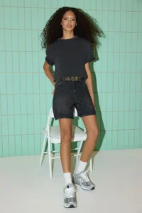 TRENDYOLMİLLA Black Regular Waist denim Bermuda - Image 3