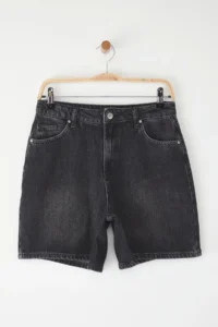 TRENDYOLMİLLA Black Regular Waist denim Bermuda - Image 6