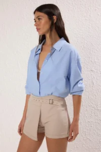 TRENDYOLMiLLA Beige Contrast Stitched Mini Gabardine Cotton Shorts Skirt