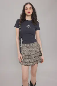 TRENDYOLMİLLA Anthracite Cherry Printed Fitted Printed Knitting T-Shirt - Image 2