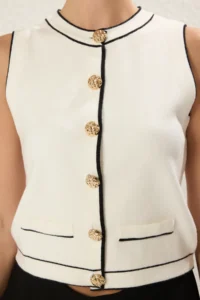 TRENDYOLMİLLA Ecru Premium Yarn/Special Yarn Crew Neck Color Blocked Thin Blouse - Image 3