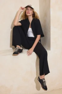 TRENDYOLMİLLA Black relaxed Zippered Long Sleeve Pocket Detail Scuba Crepe Knitting Top and Bottom Set - Image 2
