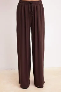 TRENDYOLMİLLA Brown Fitted Sleeveless Pique Knitting Top and Bottom Set - Image 3