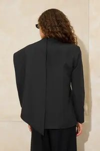 TRENDYOLMİLLA Black Shawl Yaka Regular/Normal Pattern Weaving Lined padded Blazer Jacket - Image 4