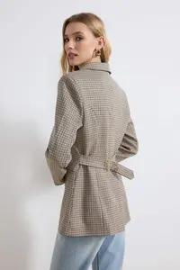 TRENDYOLMİLLA Multicolored Checkered Fitted/Lined padded Weaving Blazer Jacket - Image 5