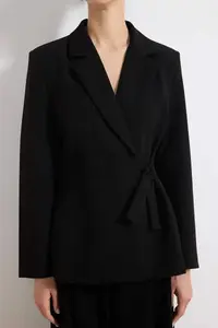 TRENDYOLMİLLA Black Double breasted Kapama Lined Fitted Weaving Blazer Jacket - Image 4