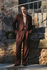 TRENDYOLMİLLA Dark Brown Crop Modal Blazer Jacket - Image 3