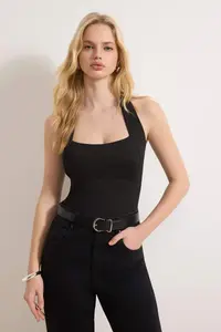 TRENDYOLMİLLA Black Fitted Barbell Neck Sleeveless Flexible Knitting Bodysuit .D.00008 - Image 2