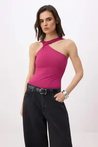 TRENDYOLMİLLA Fuchsia Plain Fitted Asymmetric Yaka Sleeveless snaps Flexible Knitting Bodysuit .D.00017