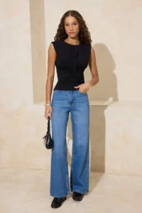 TRENDYOLMİLLA Black Fitted Sleeveless Flexible Knitting Blouse - Image 2