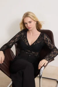 TRENDYOLMİLLA Black Fitted Double breasted Long Sleeve Lace Knitting Blouse