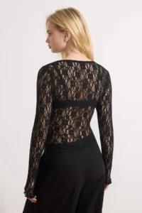 TRENDYOLMİLLA Black Fitted Double breasted Long Sleeve Lace Knitting Blouse - Image 4
