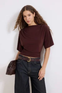 TRENDYOLMİLLA Brown Fitted Boat Neck Bat Arm Short Sleeve Flexible Knitting Blouse