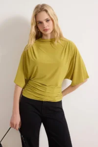 TRENDYOLMİLLA Oil Green Fitted Boat Neck Bat Arm Short Sleeve Flexible Knitting Blouse - Image 2