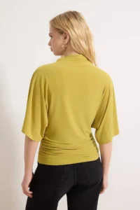 TRENDYOLMİLLA Oil Green Fitted Boat Neck Bat Arm Short Sleeve Flexible Knitting Blouse - Image 4