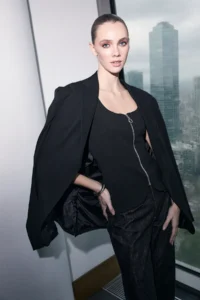 TRENDYOLMİLLA Black Fitted Square Neck Zippered Sleeveless Scuba Crepe Knitting Blouse