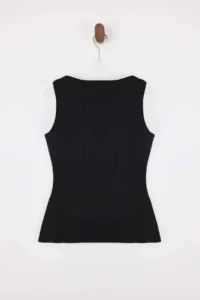 TRENDYOLMİLLA Black Fitted Square Neck Zippered Sleeveless Scuba Crepe Knitting Blouse - Image 6