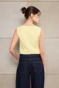 TRENDYOLMİLLA Teen Light Yellow Fitted Boat Neck Sleeveless Crop Cotton Flexible Knitting Blouse - Image 4